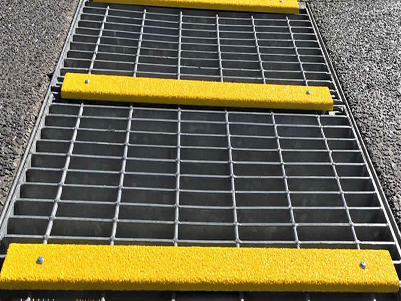 Antislip Conveyor Channel Cleat on Grating